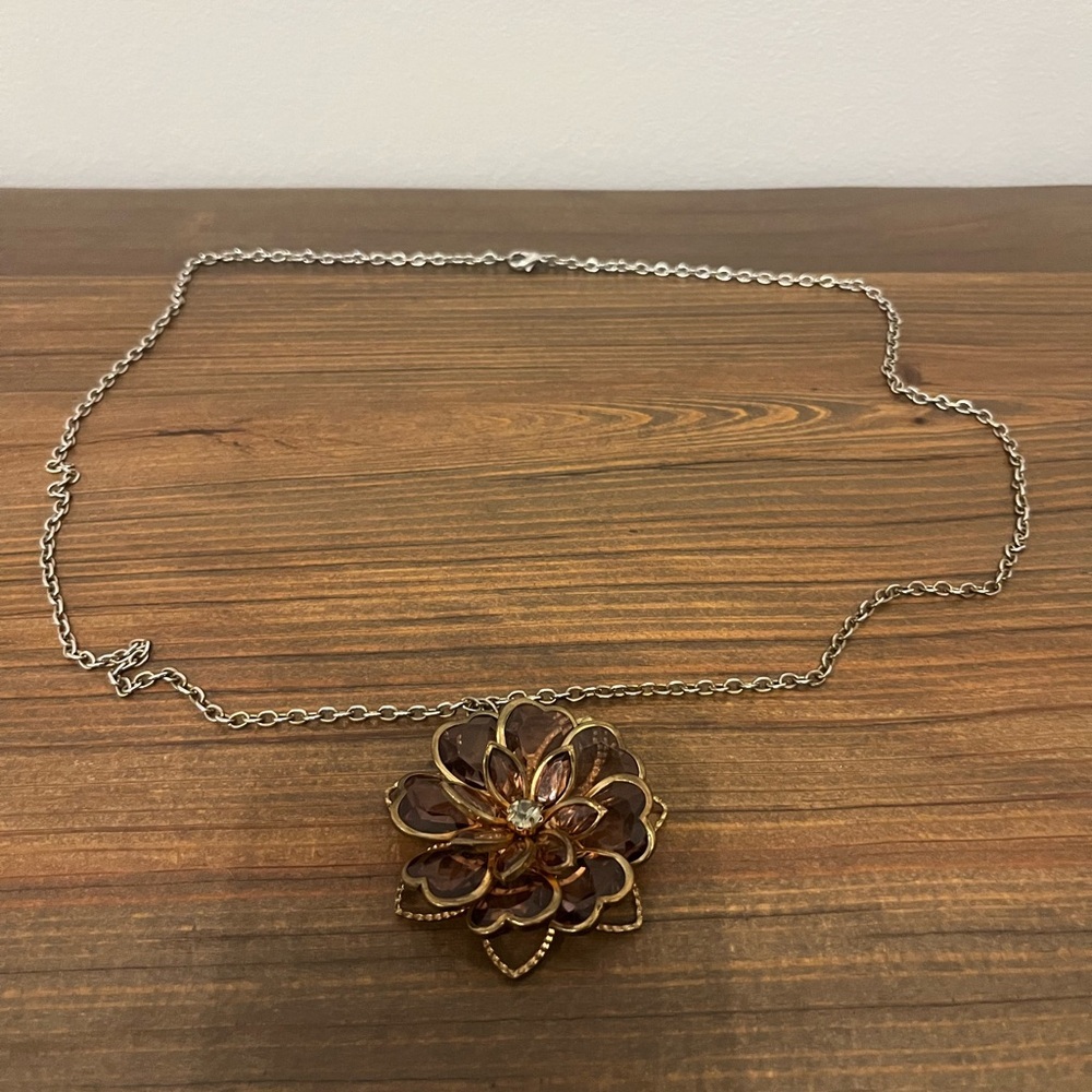 Flower Chain Necklace
Good Condition